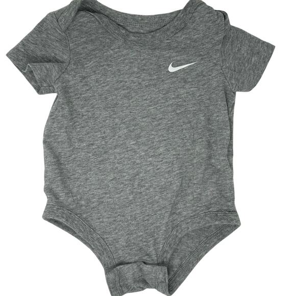 Nike Baby Gray Bodysuit Onesie Short Sleeve 9M Soft Stretchy Basics - Picture 2 of 5